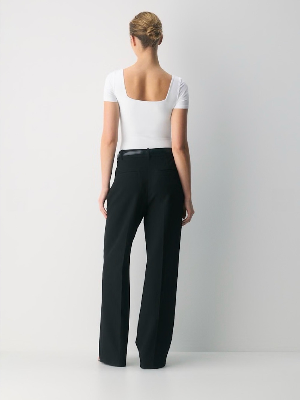 Aritzia White Square-Neck Short Sleeve Bodysuit - Picture 4 of 7